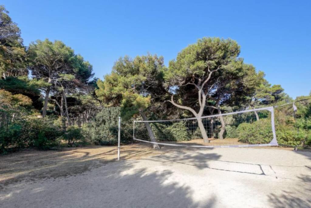 Appartement En Residence Privee, Face A La Mer Avec Acces Direct Plage Hyères Екстериор снимка