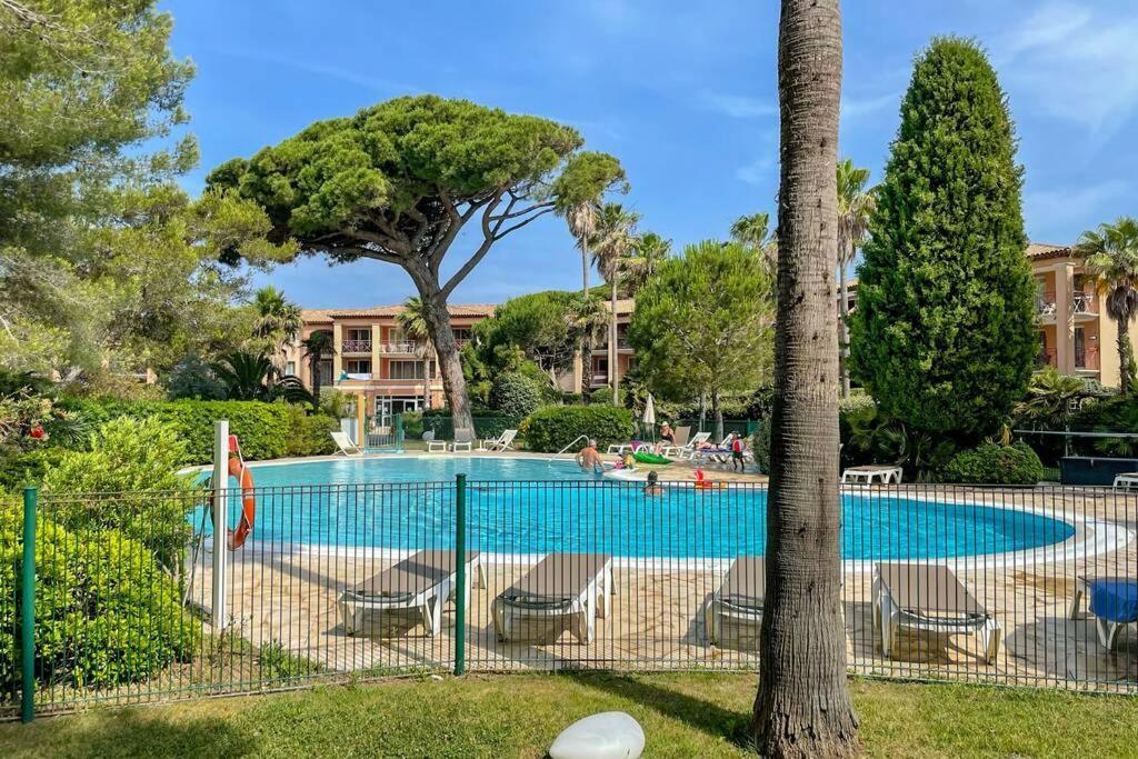 Appartement En Residence Privee, Face A La Mer Avec Acces Direct Plage Hyères Екстериор снимка