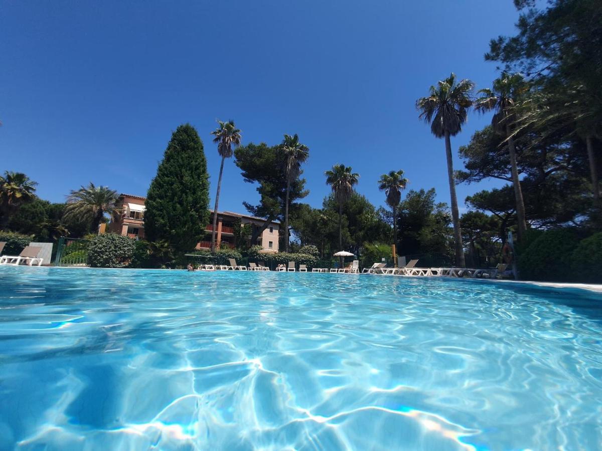 Appartement En Residence Privee, Face A La Mer Avec Acces Direct Plage Hyères Екстериор снимка